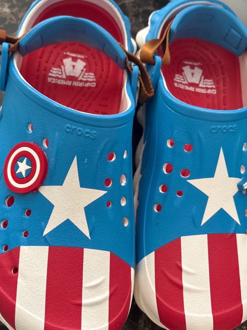CROCS Kids Captain America Star Clogs - Blue/Red/White size J6